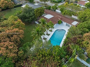 5714 SW 80th St in Miami, FL - Building Photo - Building Photo