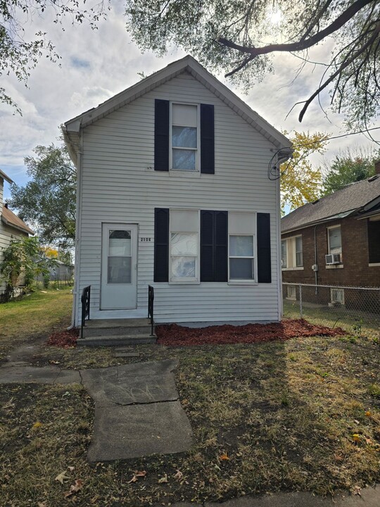 2104 W Garden St in Peoria, IL - Building Photo