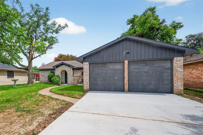 7635 Dawnridge Dr in Houston, TX - Building Photo - Building Photo