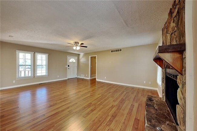 1606 Shadowbrook Dr in Acworth, GA - Building Photo - Building Photo