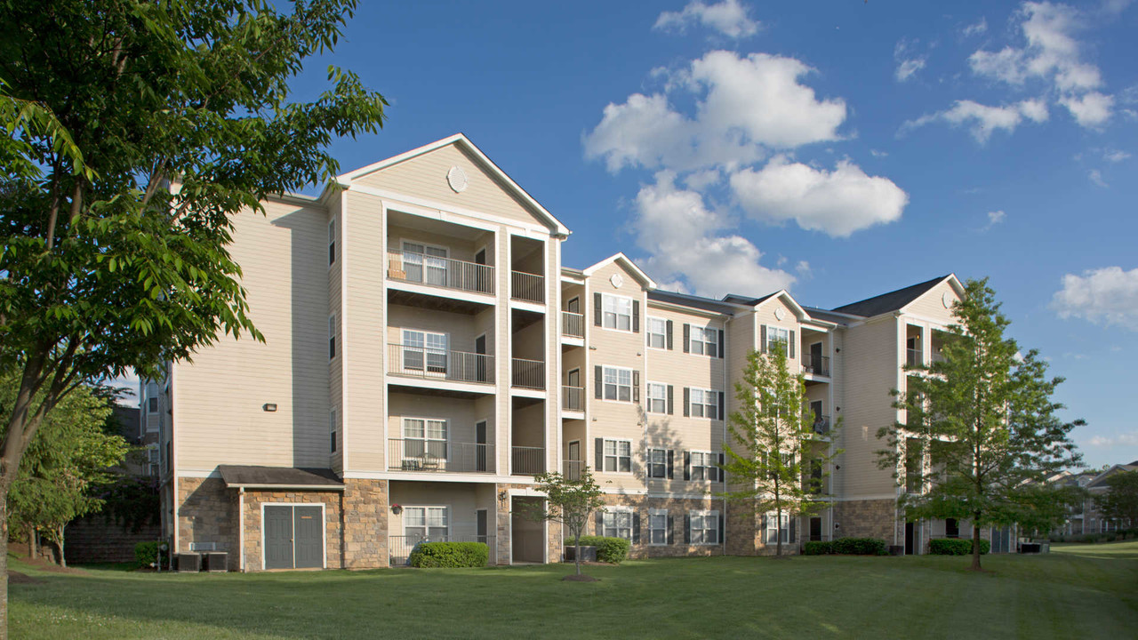 The Reserve at Fairfax Corner in Fairfax, VA - Building Photo