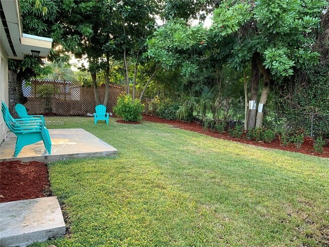 2221 NW 196th Terrace in Miami Gardens, FL - Foto de edificio - Building Photo