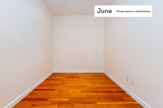 Room in Shared 4 bed/2 bath home in New York, NY - Building Photo - Building Photo