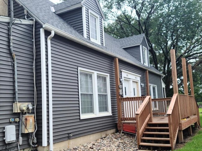 property at 862 9th Ave SE