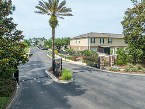 Lake Ridge Villas North in Fleming Island, FL - Building Photo - Building Photo