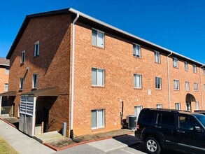 1011 Grove Ave in Radford, VA - Building Photo - Building Photo