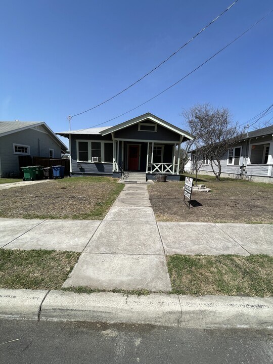 115 Harvard Terrace in San Antonio, TX - Building Photo
