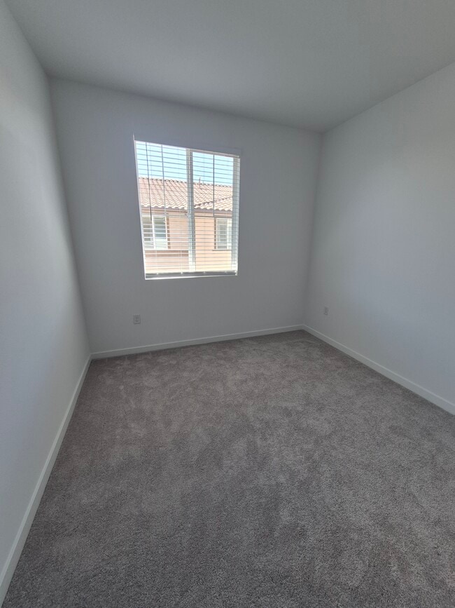 34543 Ciruela Ave in Winchester, CA - Foto de edificio - Building Photo