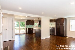 77 Rock Glen Rd in Medford, MA - Building Photo