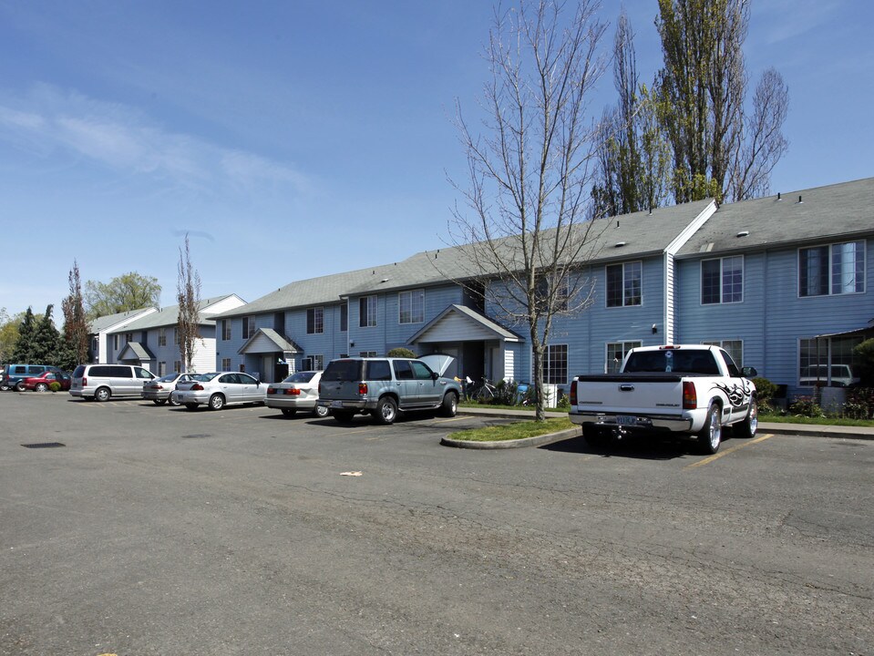 McCarran Apartments in Salem, OR - Foto de edificio