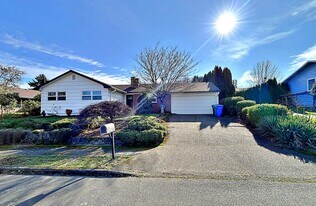 13806 NE Fremont Ct in Portland, OR - Building Photo