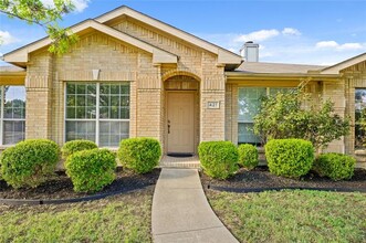 421 Ponderosa Trail in Murphy, TX - Building Photo - Building Photo