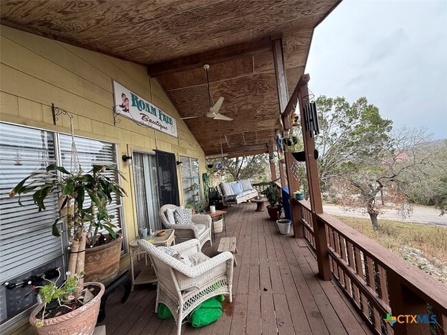 1800 Charter Oak Dr in Canyon Lake, TX - Building Photo - Building Photo