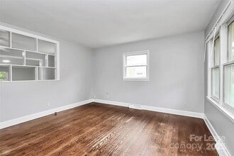 4808 Brooktree Dr in Charlotte, NC - Building Photo - Building Photo