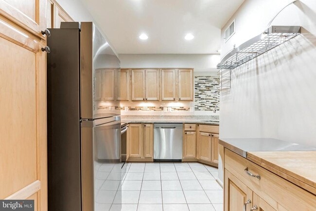 property at 2907 S Woodstock St