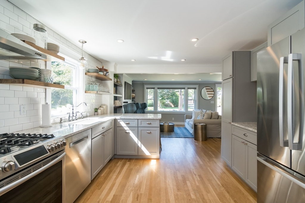 31B Oak St in Wellesley, MA - Building Photo