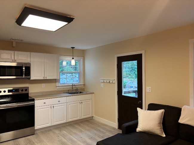 233 Ashwood Terrace in Stratford, CT - Foto de edificio - Building Photo