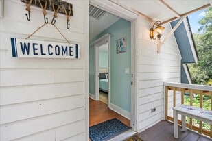 386 Sams Point Rd, Unit B in Beaufort, SC - Building Photo