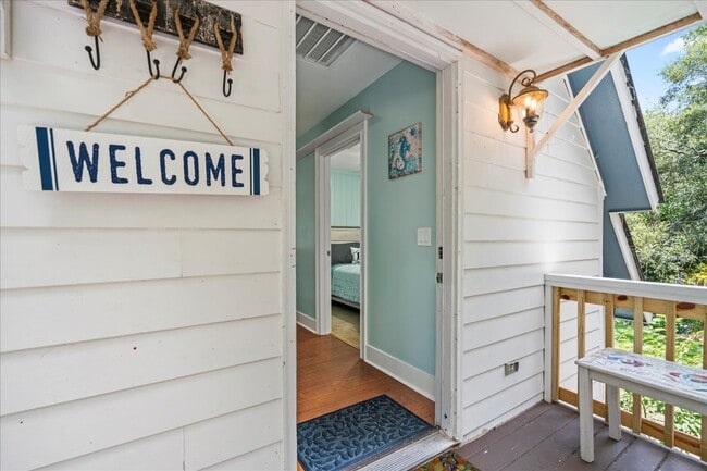 386 Sams Point Rd, Unit B