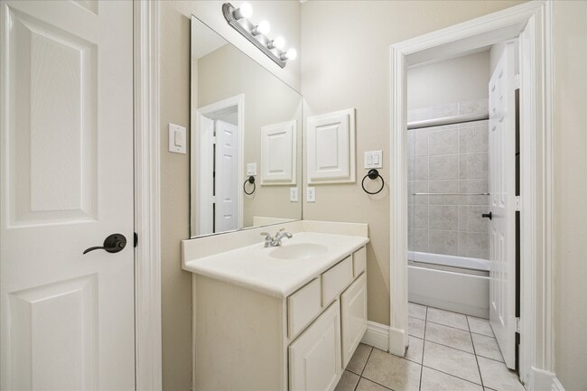 property at 5402 Oakville Ct