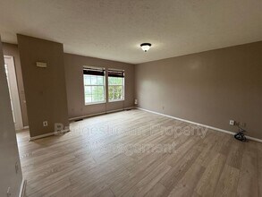 381 Sherman Dr in Franklin, OH - Building Photo - Building Photo