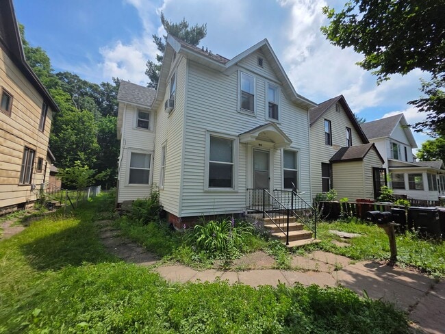 property at 625 N Barstow St
