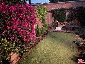 540 Huntley Dr in West Hollywood, CA - Building Photo - Building Photo