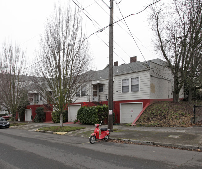 1901-1919 NE Davis St in Portland, OR - Foto de edificio - Building Photo