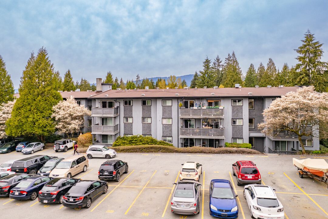 204 Westhill Pl in Port Moody, BC - Building Photo