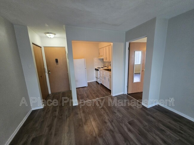 property at 2727 Hampton Ave