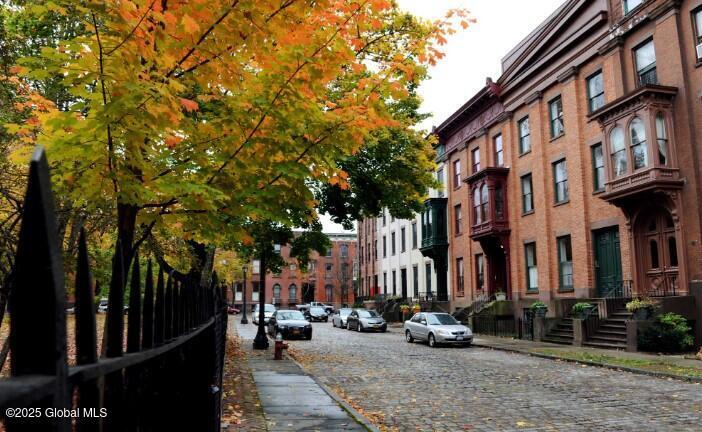 10 Washington Pl-Unit -301 in Troy, NY - Foto de edificio