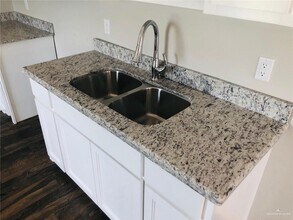 12 Valeria St in Edinburg, TX - Building Photo - Building Photo