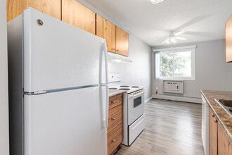 Corbitt Arms in Medicine Hat, AB - Building Photo - Building Photo