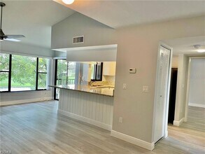 5650 Trailwinds Dr, Unit 122 in Ft. Myers, FL - Building Photo - Building Photo