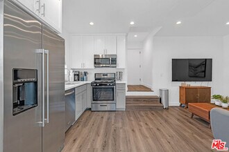 1540 N Bronson Ave in Los Angeles, CA - Building Photo - Building Photo