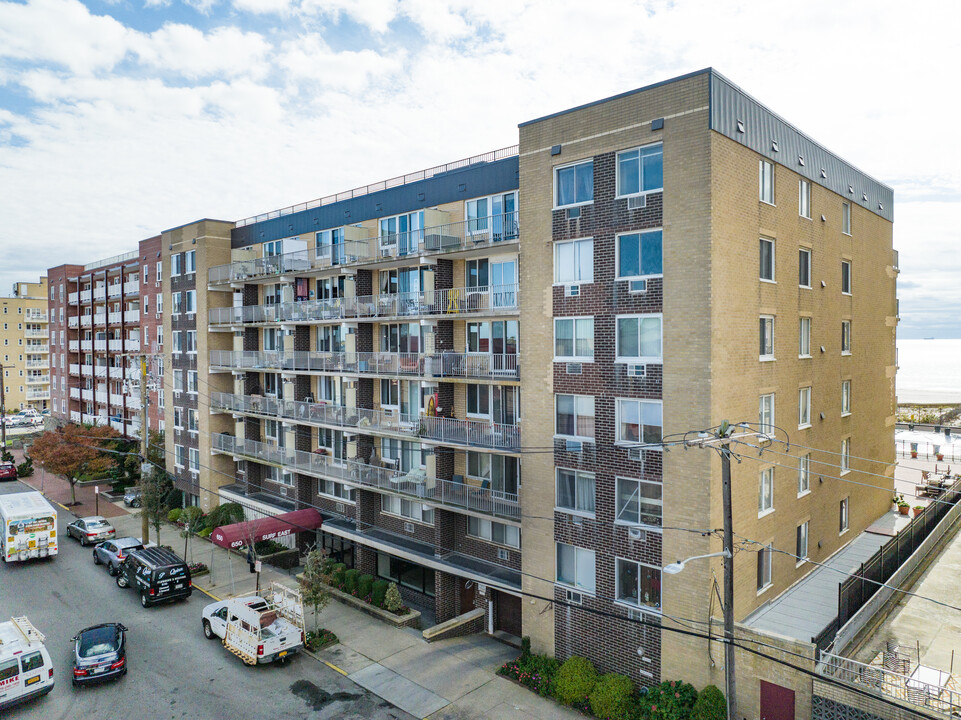 Surf East Condominium in Long Beach, NY - Building Photo