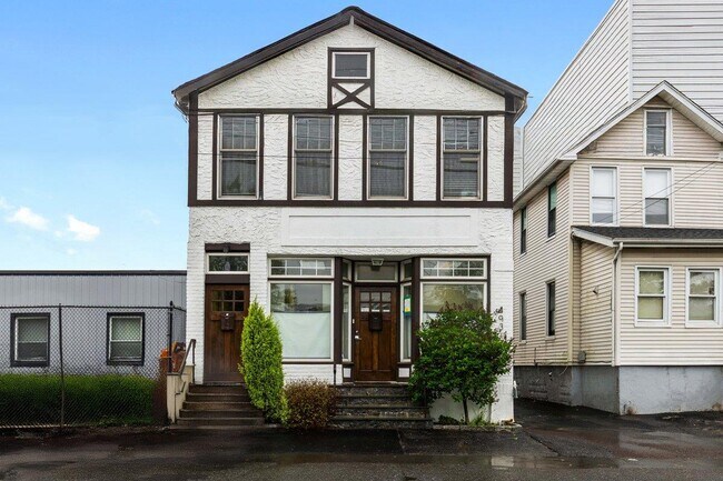 493 Fifth Ave in New Rochelle, NY - Building Photo - Building Photo