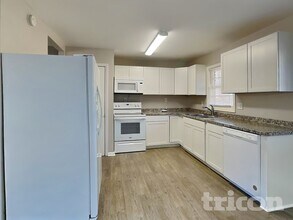 4930 Sugar Creek Dr in Sugar Hill, GA - Foto de edificio - Building Photo