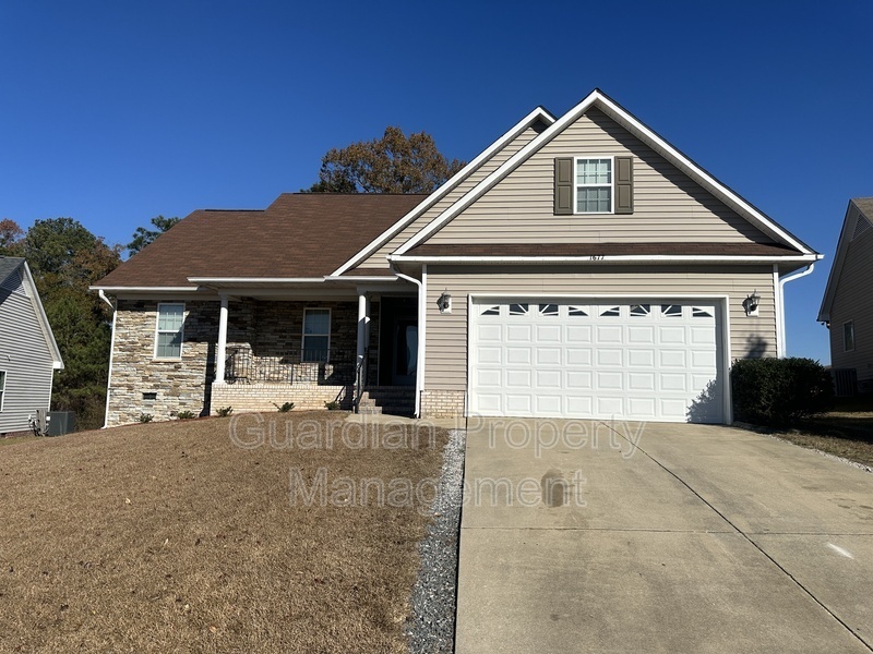 1677 Kershaw Loop in Fayetteville, NC - Foto de edificio