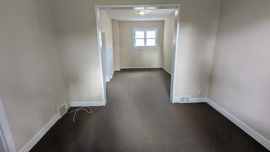 147 Inkster Blvd in Winnipeg, MB - Building Photo - Building Photo