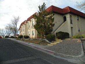 823 Country Club Dr SE in Rio Rancho, NM - Foto de edificio - Building Photo