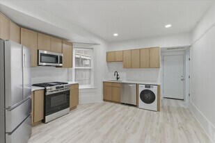 2607 W Haddon Ave, Unit 1R in Chicago, IL - Building Photo