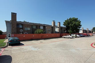 Buckingham Townhomes in Dallas, TX - Building Photo - Building Photo