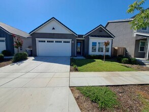 2018 N Hughes Ave in Clovis, CA - Building Photo - Building Photo