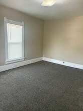 612 Chestnut St, Unit 4 in Muscatine, IA - Building Photo - Building Photo