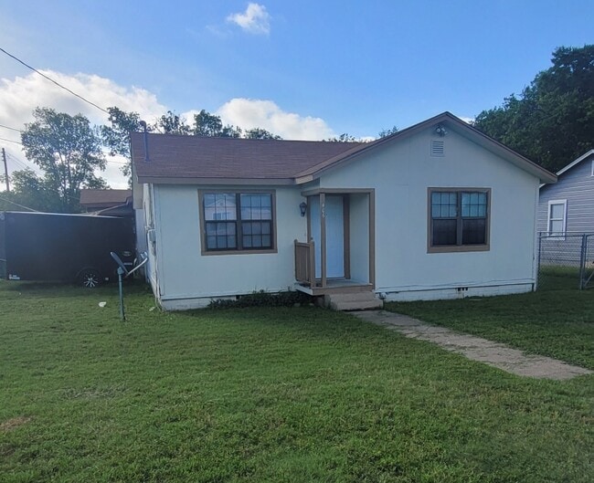 property at 406 N 2nd St