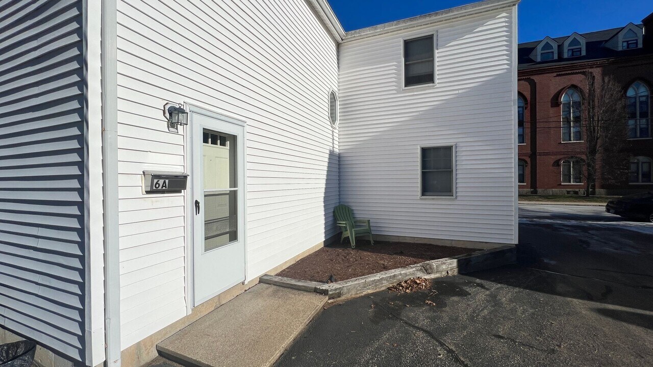6 St John St in Dover, NH - Building Photo