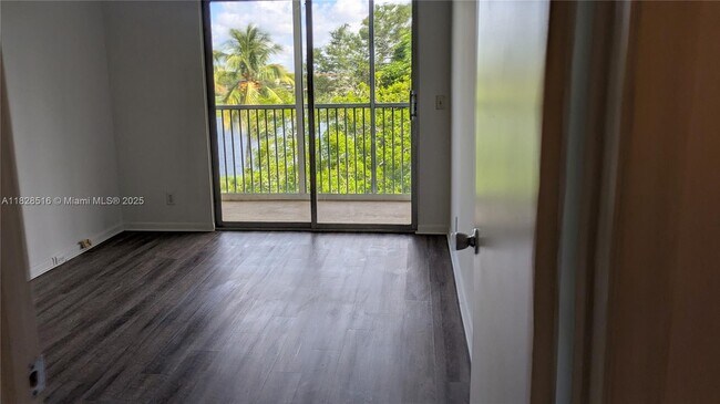 13450 SW 3rd St in Pembroke Pines, FL - Building Photo - Building Photo