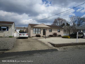 741 Tunney Point Dr in Toms River, NJ - Building Photo