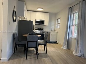 421 75th St, Unit 3 in Miami Beach, FL - Building Photo - Building Photo